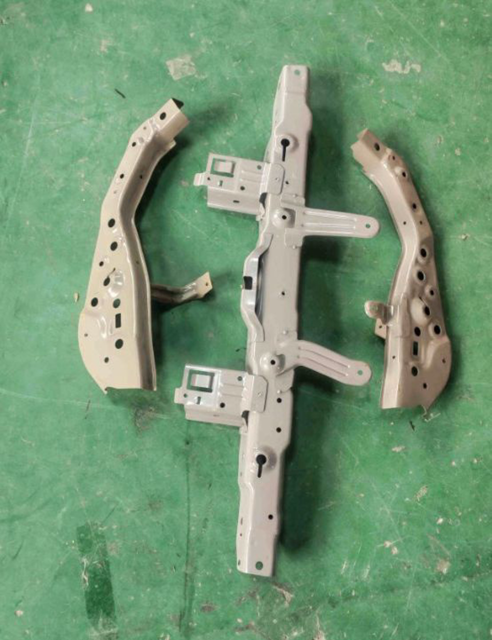 Picture of DFSK Glory 580 Pro 2021-25 Bulk Head (Radiator Support)
