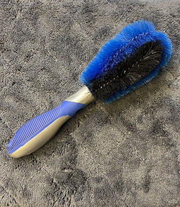 Picture of Car Tyre Rim Brush Blue